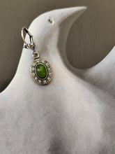Load image into Gallery viewer, Boucles d&#39;oreille vertes Eve Rosec
