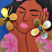 Charger l'image dans la galerie, Boucles d'oreilles Lina - Fleurettes
