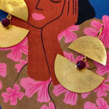 Load image into Gallery viewer, Boucles d'oreilles Lina -  Ronde avec pierres
