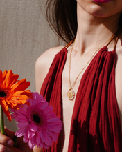 Load image into Gallery viewer, Colliers Médaille miraculeuse Palas - Perles fantaisie
