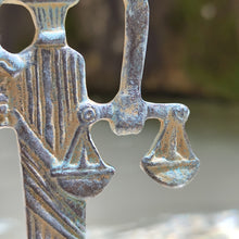 Charger l'image dans la galerie, Déesse de la justice - Bronze
