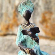 Charger l'image dans la galerie, Petit bronze africain assis
