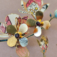 Charger l'image dans la galerie, Boucles d'oreilles Lina - Fleurettes
