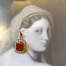 Load image into Gallery viewer, Boucles d&#39;oreilles dormeuses Nacre
