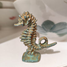 Load image into Gallery viewer, Hippocampe bronze
