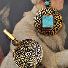 Load image into Gallery viewer, Boucles d&#39;oreilles laiton patiné à l&#39;ancienne amazonite Artyana Aix en Provence 
