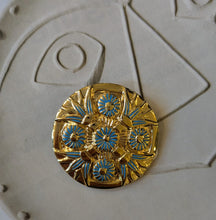 Load image into Gallery viewer, Broche Pendentif Fleurs de Lotus Rosette jaune
