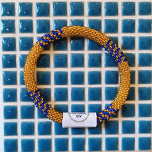 Load image into Gallery viewer, Bracelet en perles du Népal - Violet
