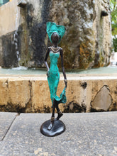 Charger l&#39;image dans la galerie, Femme bronze - 26 cm
