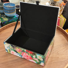 Charger l&#39;image dans la galerie, Boîte en verre
