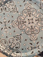 Load image into Gallery viewer, Plateau Coco &amp; Co - Bandana Bleu clair
