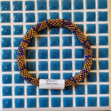 Load image into Gallery viewer, Bracelet en perles du Népal - Violet
