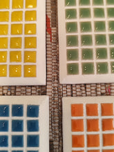 Load image into Gallery viewer, Sous verre mosaïque coloré façonnette artyana Aix en Provence 
