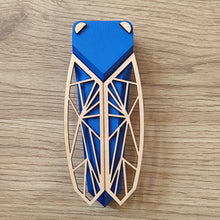 Charger l'image dans la galerie, Cigale stylisée en bois
