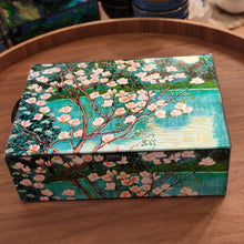 Charger l&#39;image dans la galerie, Boîte en verre
