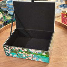 Charger l&#39;image dans la galerie, Boîte en verre
