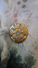 Load image into Gallery viewer, Broche Pendentif Fleurs de Lotus Rosette jaune
