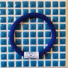 Load image into Gallery viewer, Bracelet en perles du Népal - Violet
