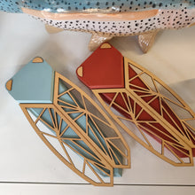 Charger l'image dans la galerie, Cigale stylisée en bois
