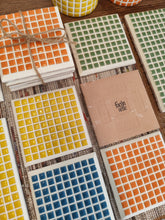 Load image into Gallery viewer, Sous verre mosaïque coloré façonnette artyana Aix en Provence 
