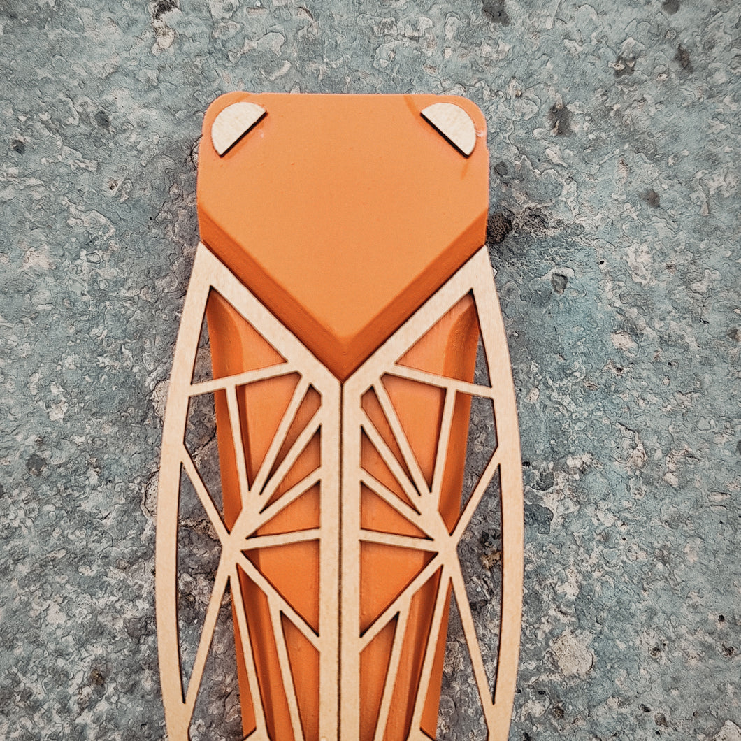 Cigale stylisée en bois